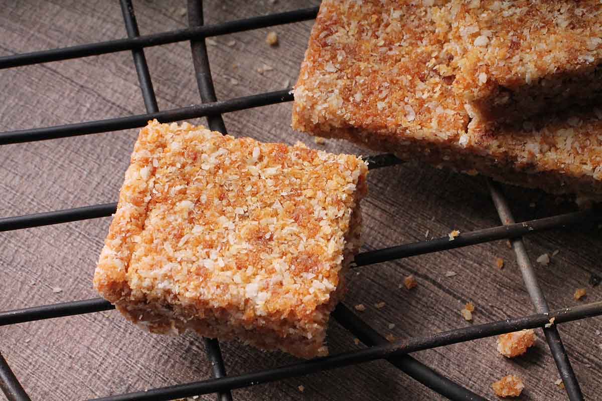 Jagerry Crispy Coconut Chikki 200 Gm