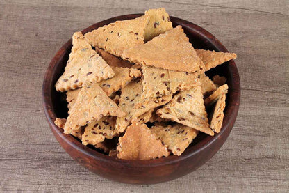 ROASTED TRIANGLE FLAXSEED PURI 200 GM